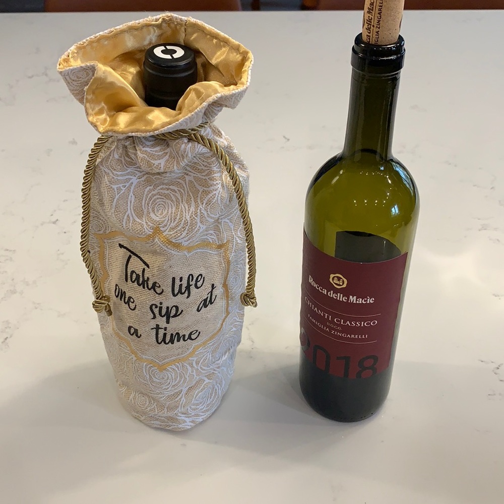 Wine bottle gift pouch